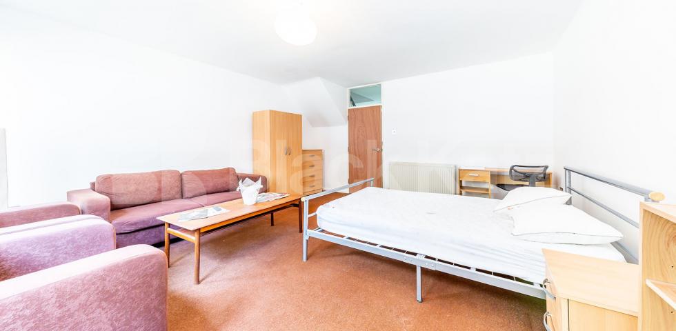 			UNDER OFFER!, 3 Bedroom, 1 bath, 1 reception Flat			 Stanhope Street, CAMDEN - EUSTON
